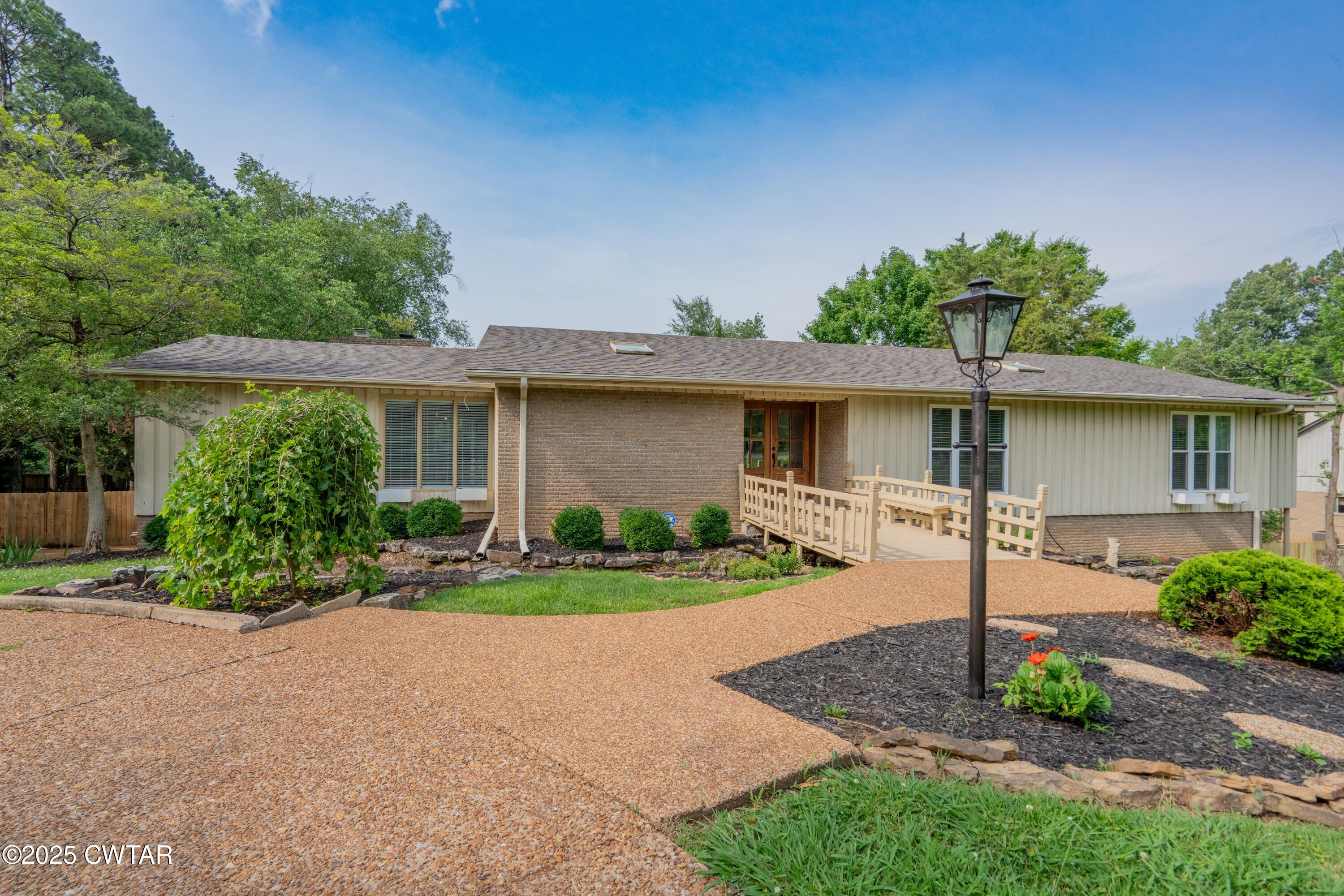 1035 Thorntree Drive