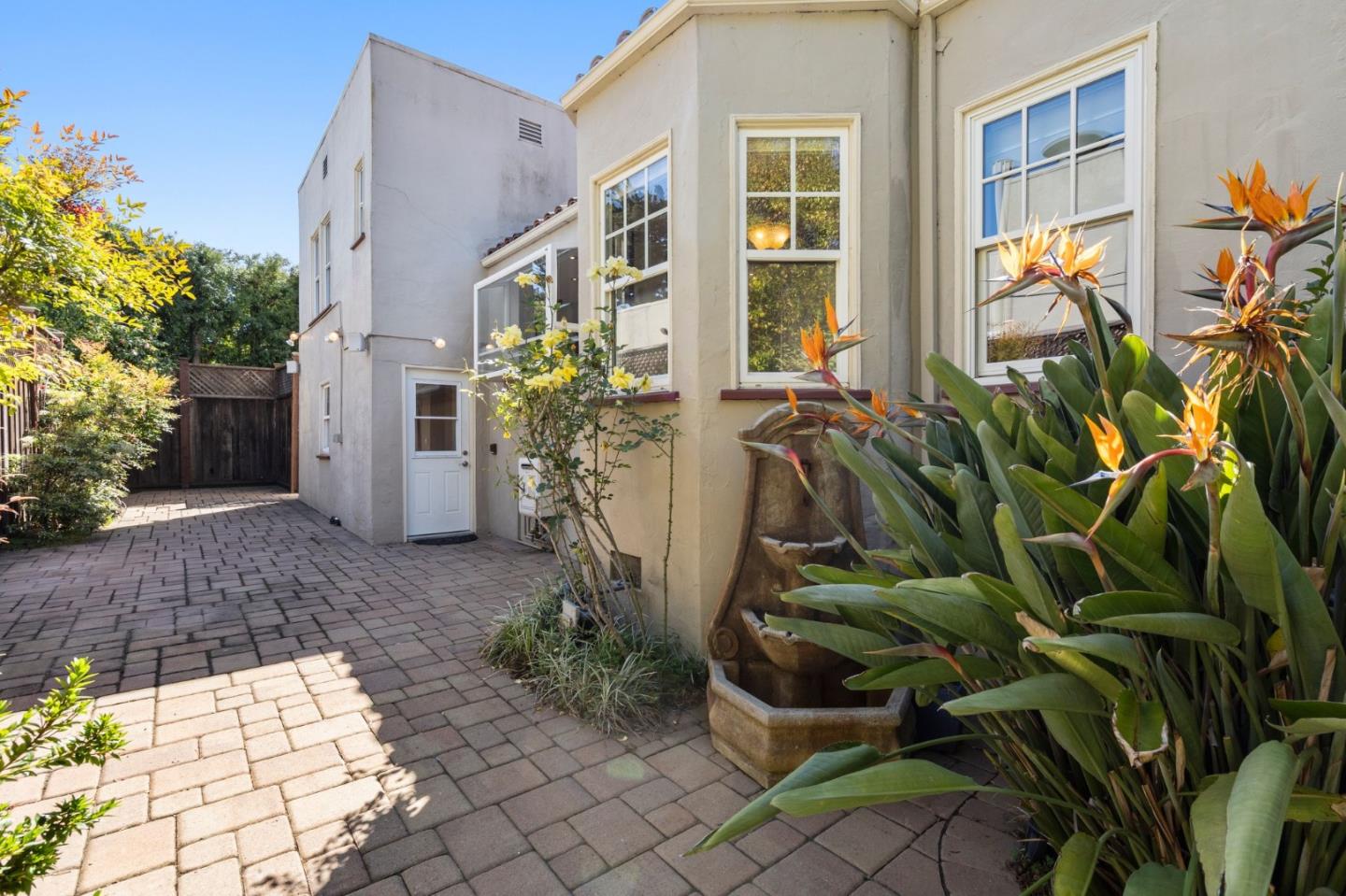 869 Walnut Avenue