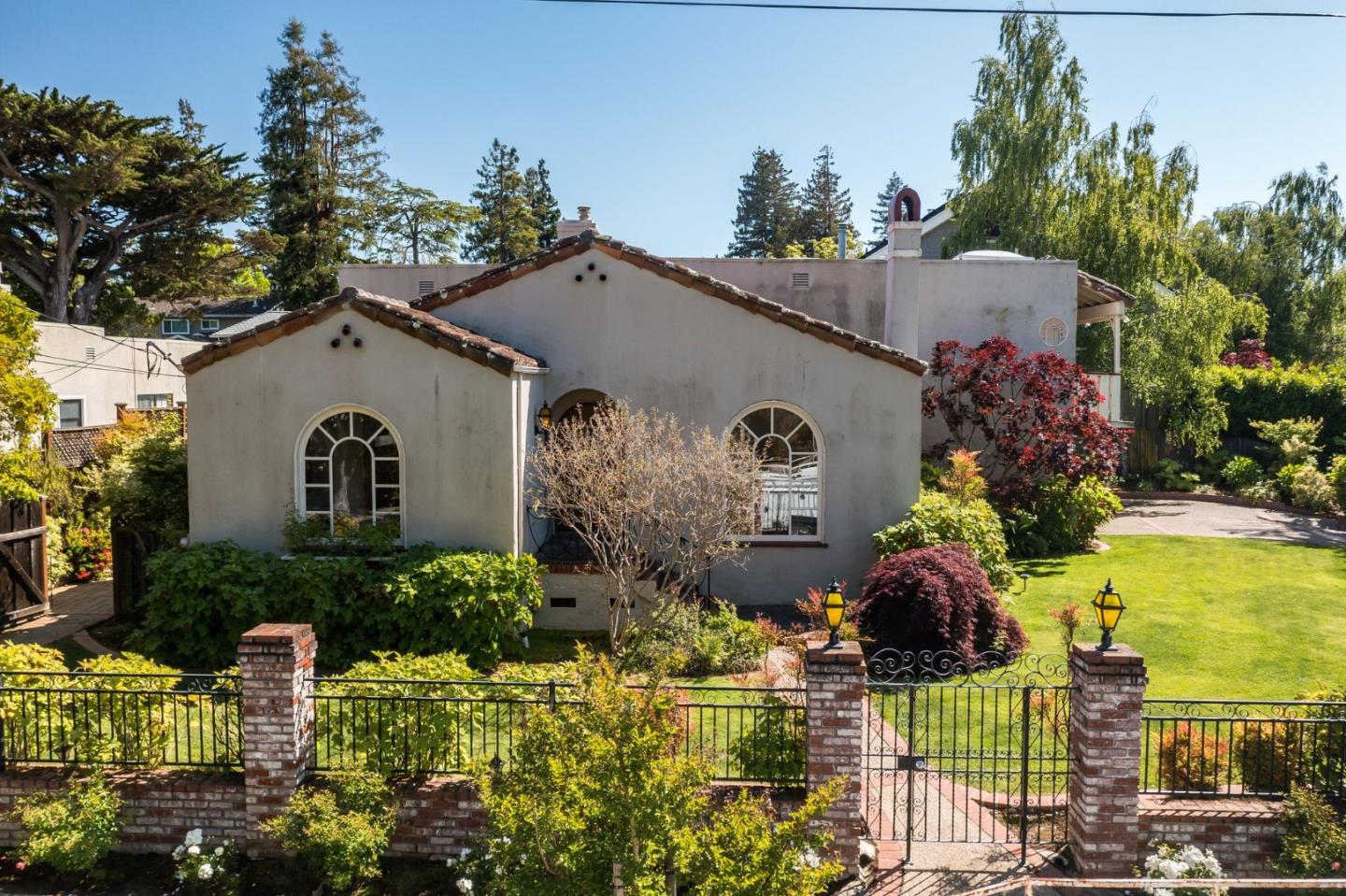 869 Walnut Avenue