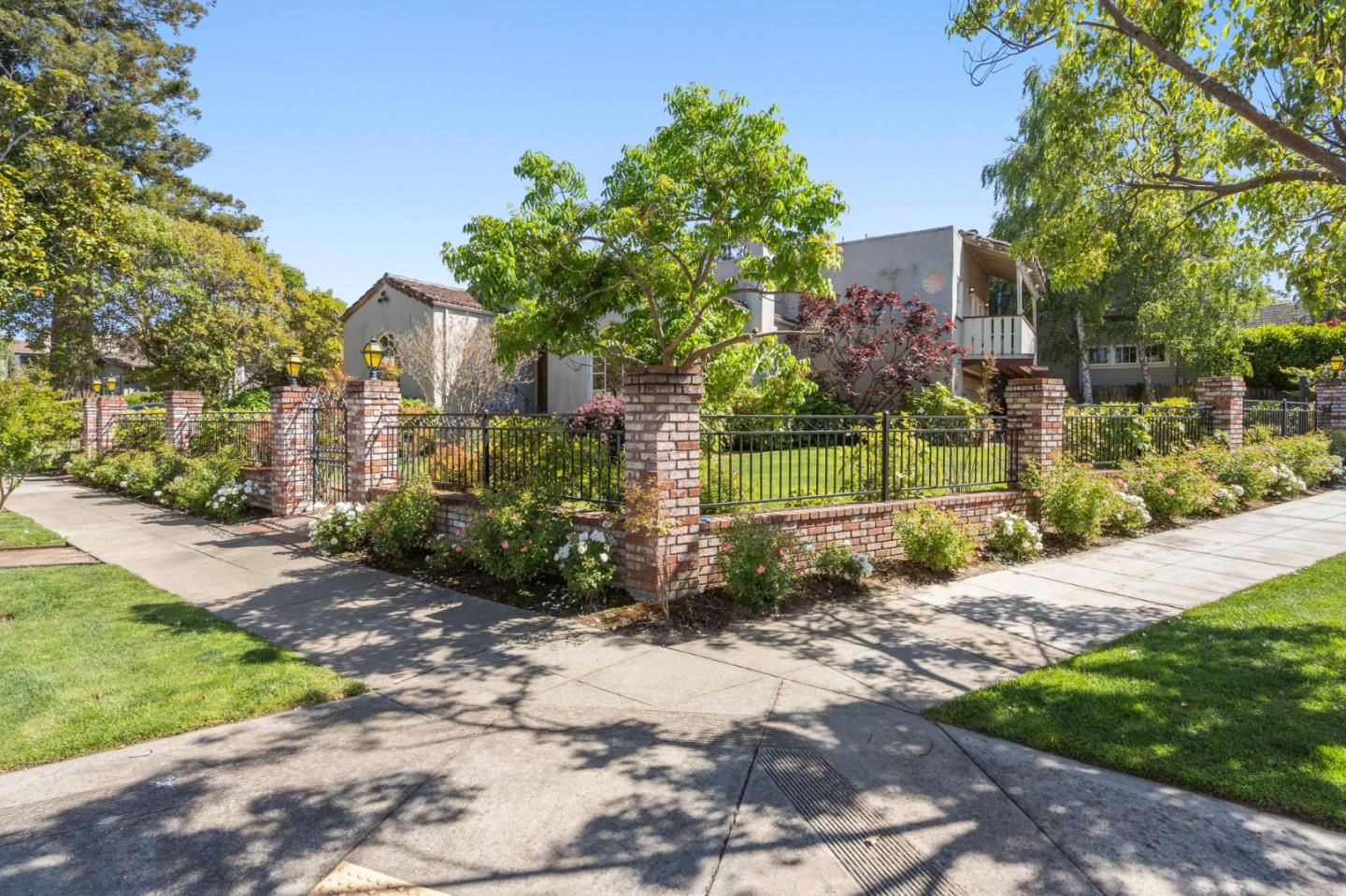 869 Walnut Avenue