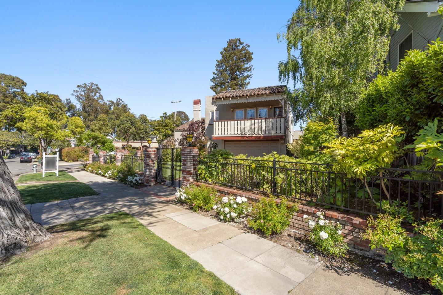 869 Walnut Avenue
