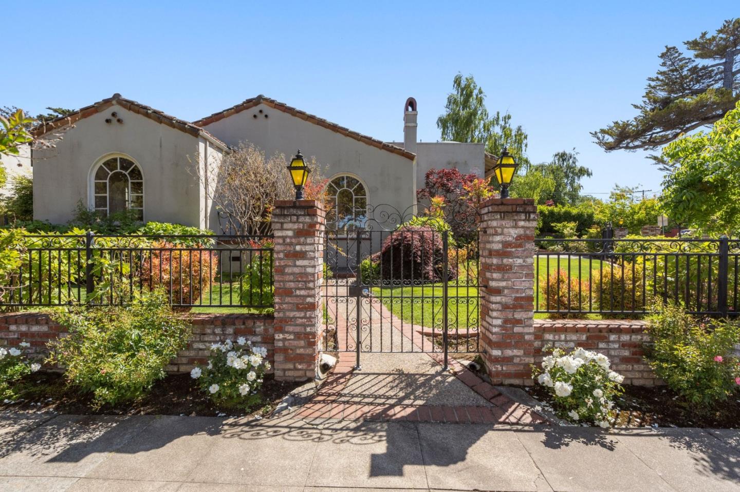 869 Walnut Avenue