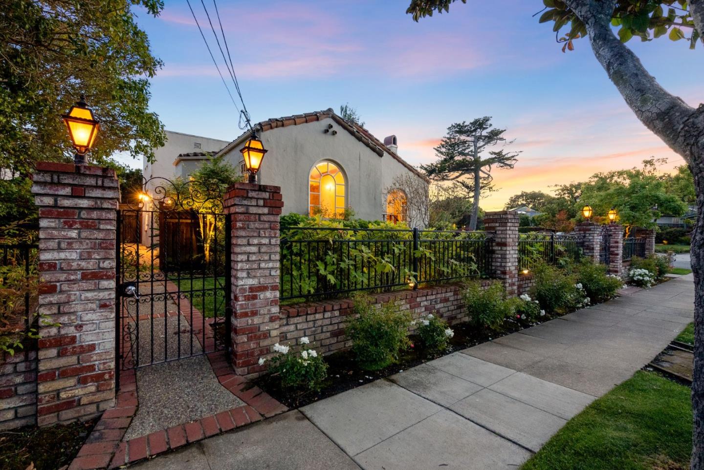 869 Walnut Avenue