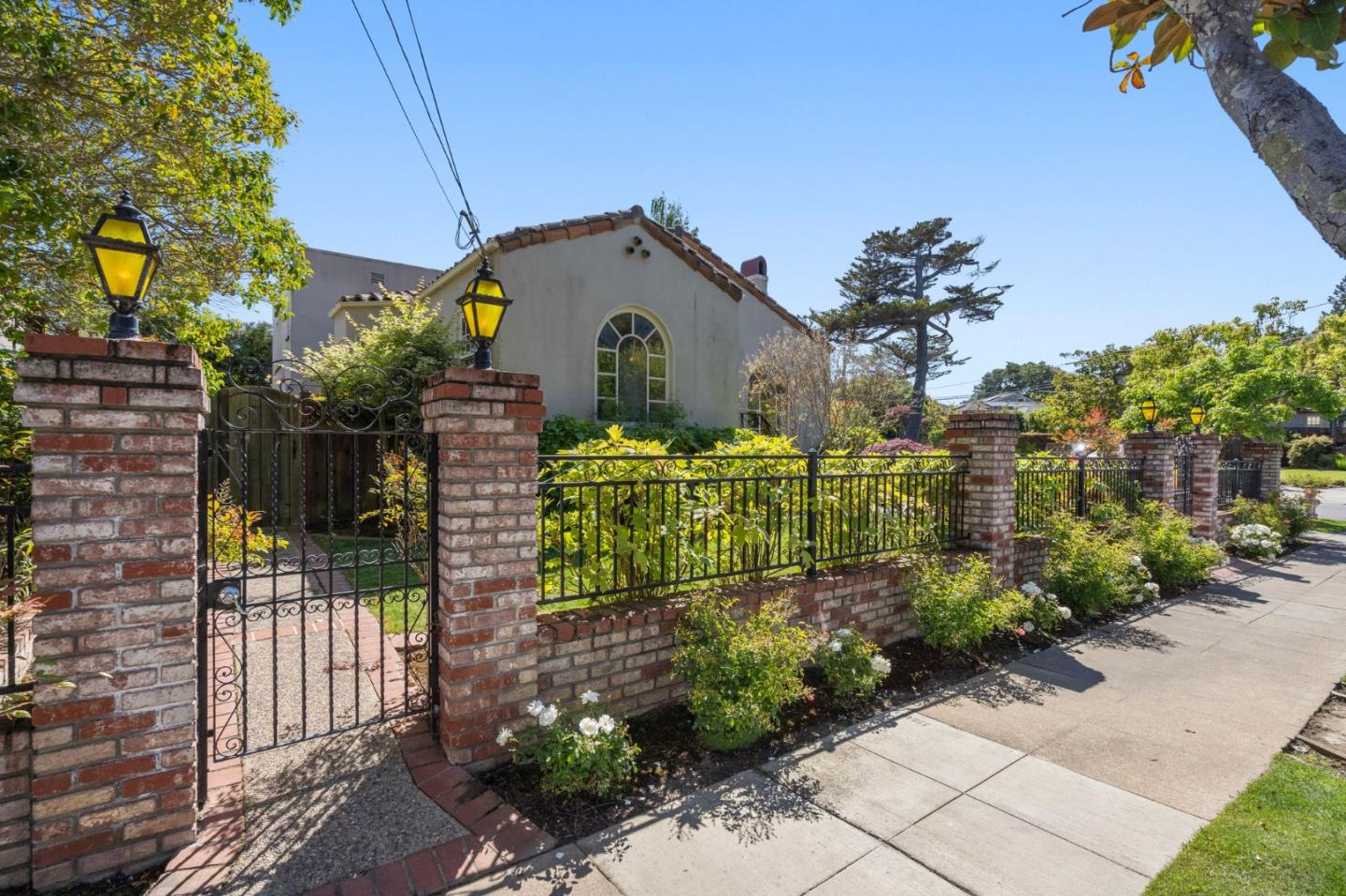 869 Walnut Avenue