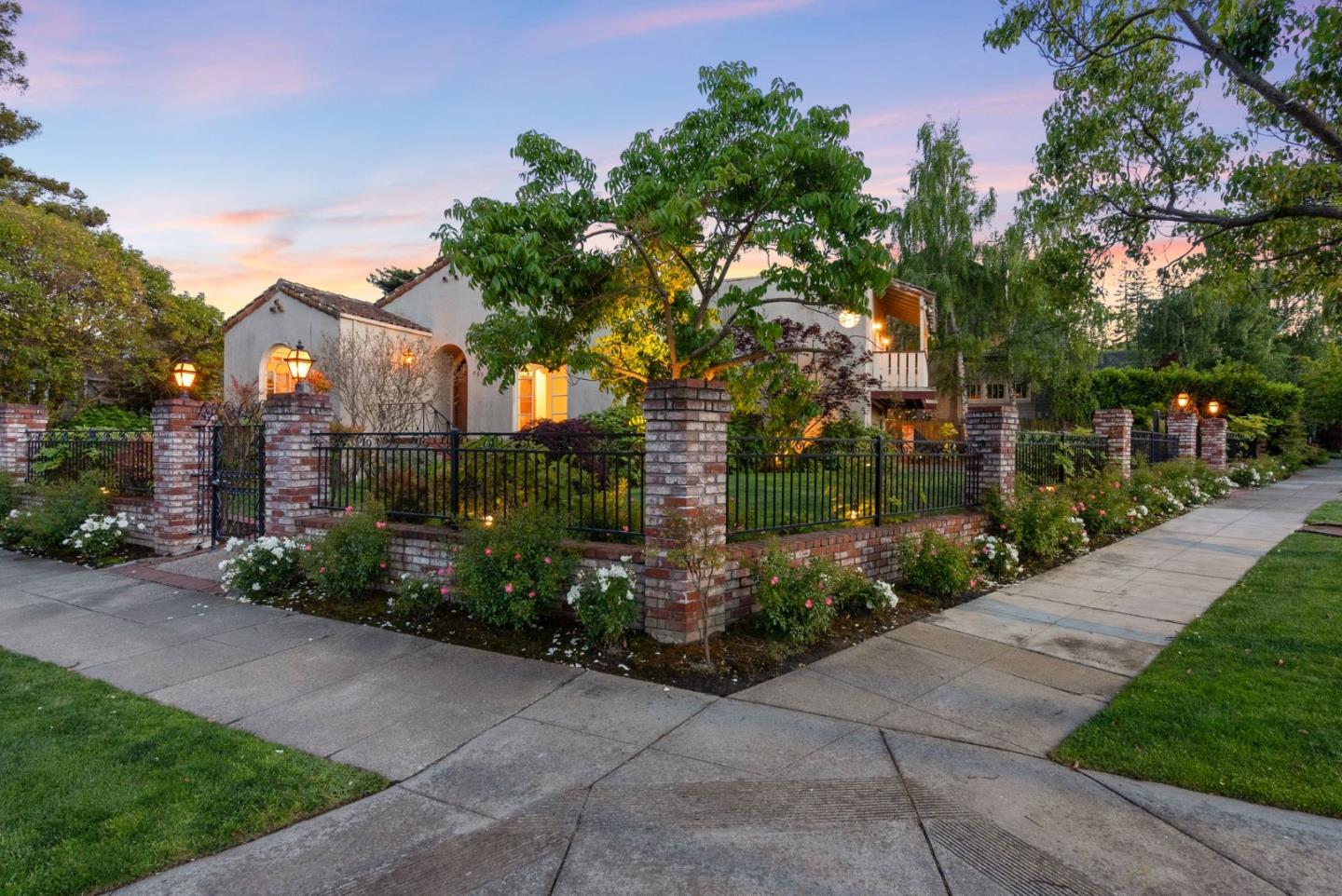 869 Walnut Avenue