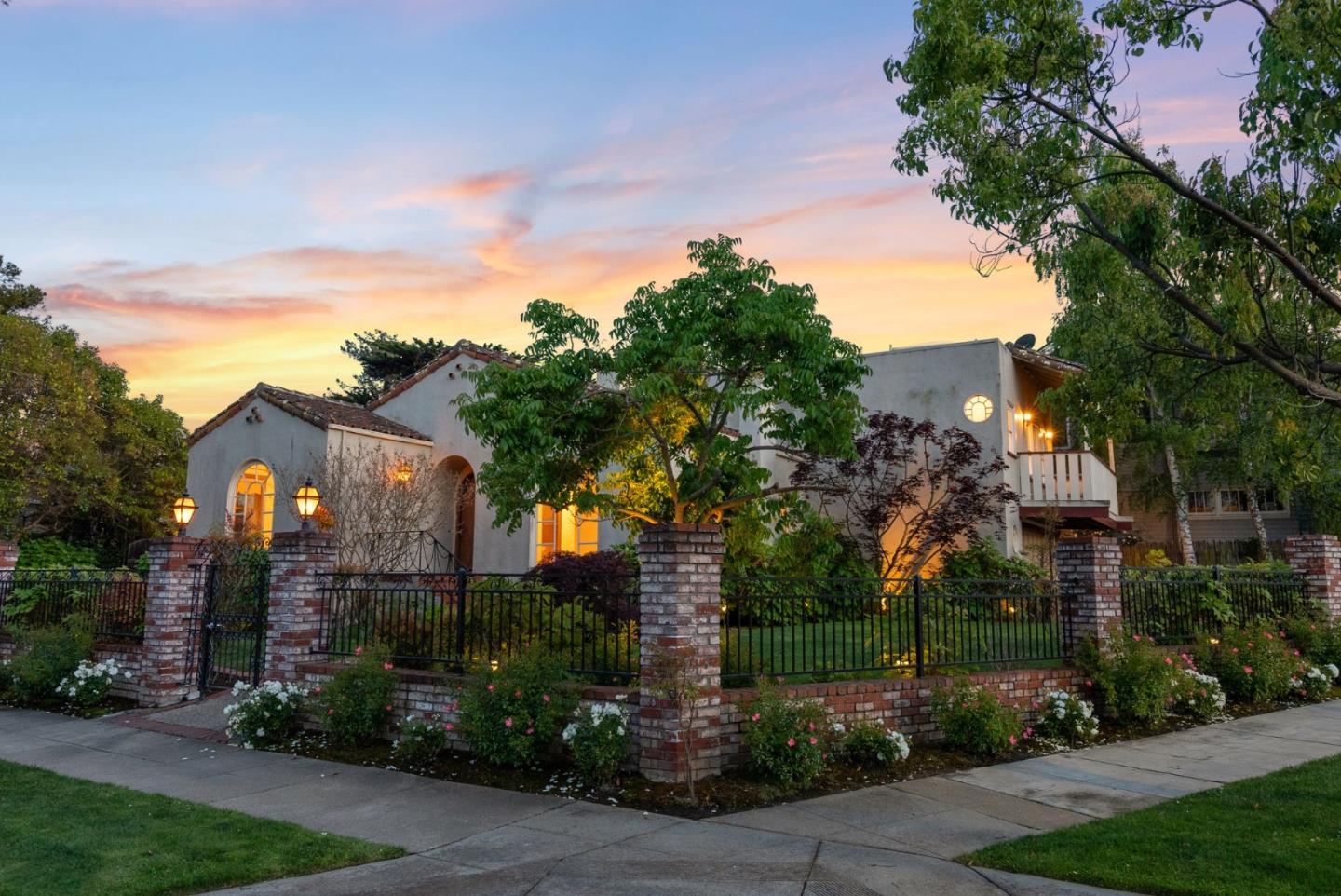 869 Walnut Avenue