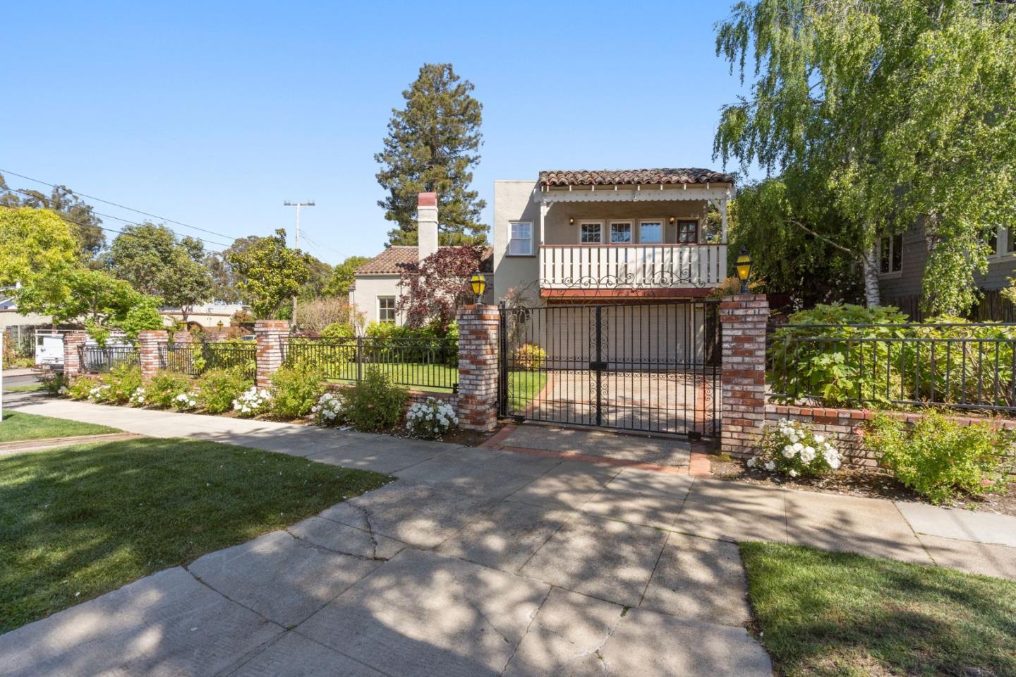 869 Walnut Avenue