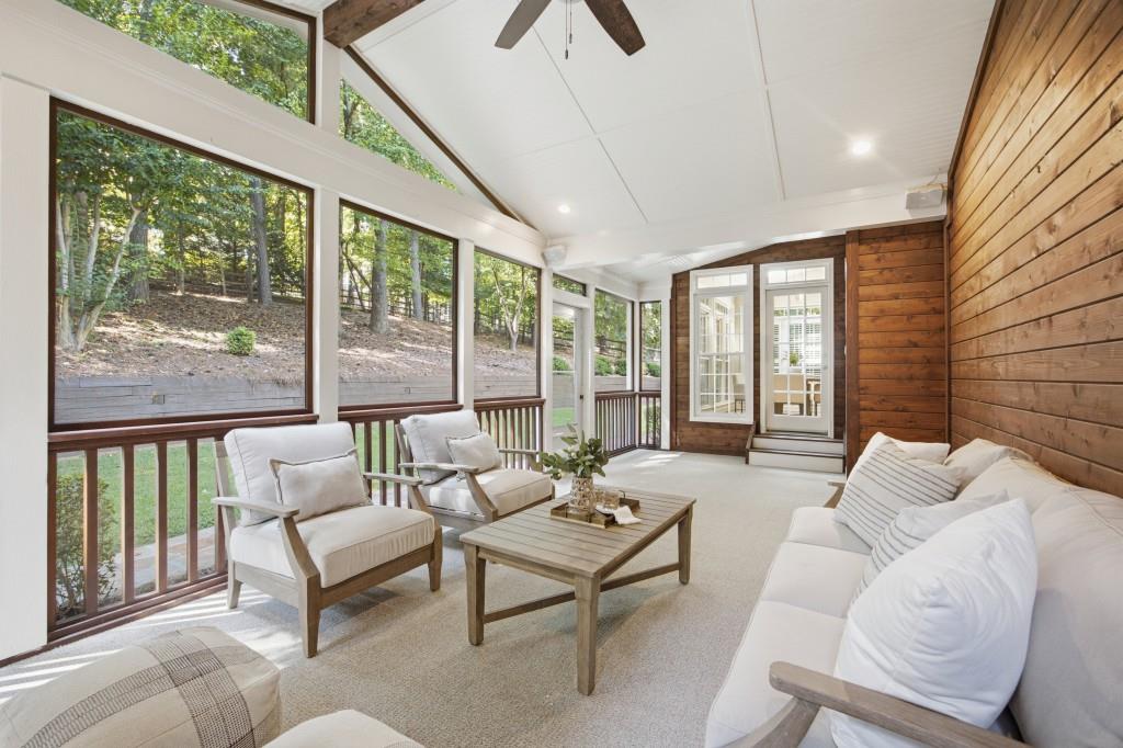 952 Hawkhorn Court