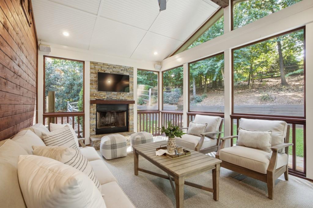 952 Hawkhorn Court