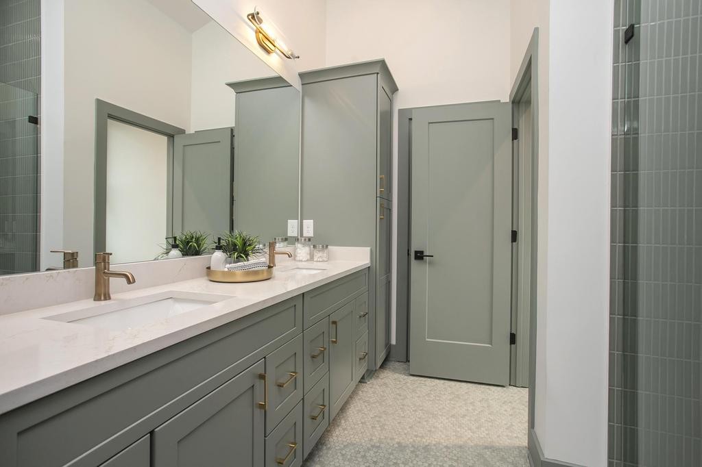 1310 Lillian St