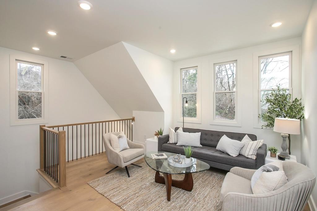 1310 Lillian St