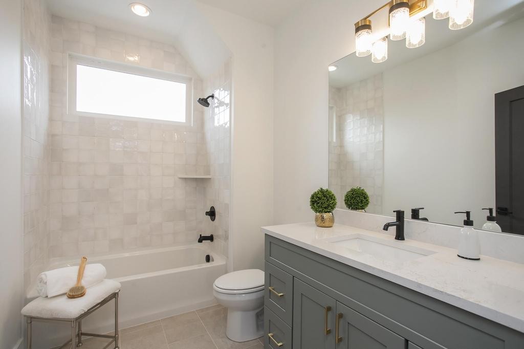 1310 Lillian St