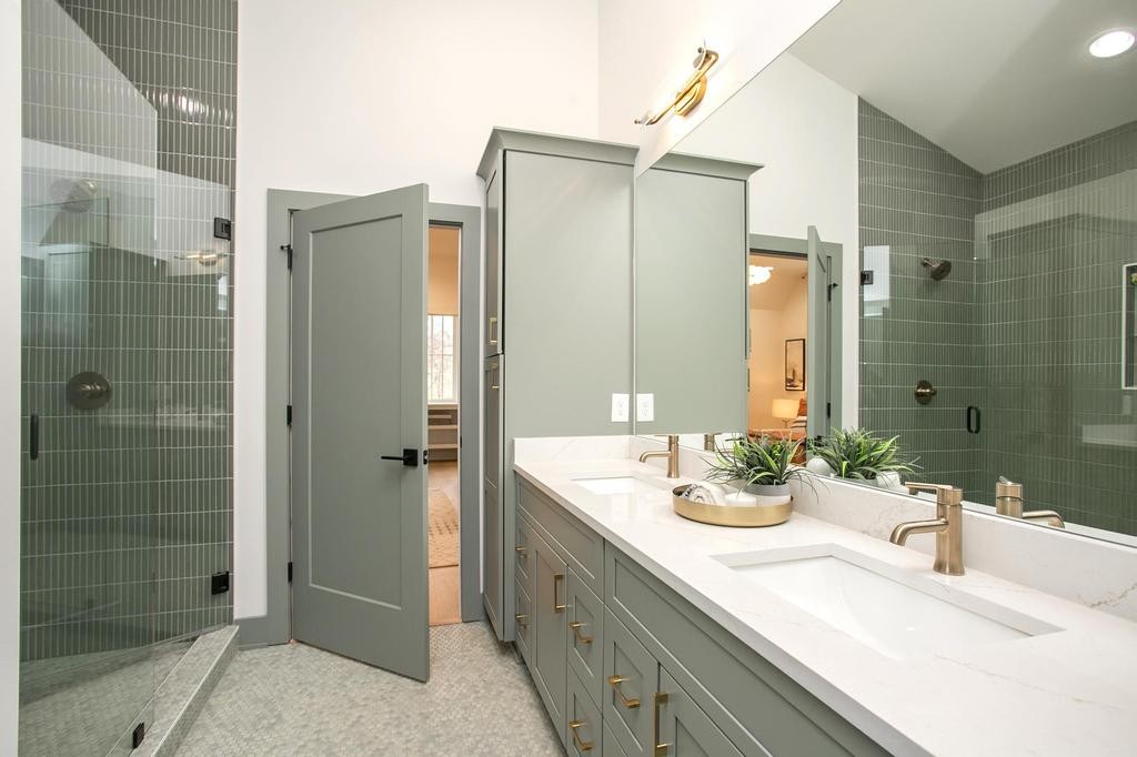 1310 Lillian St