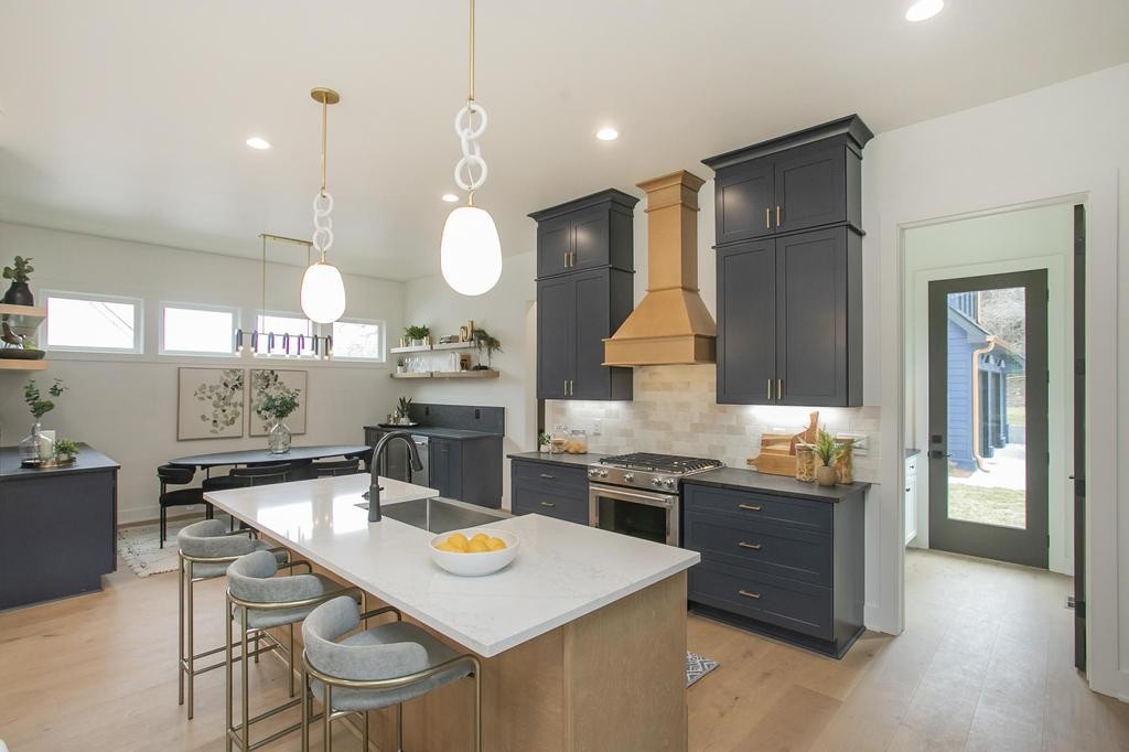 1310 Lillian St