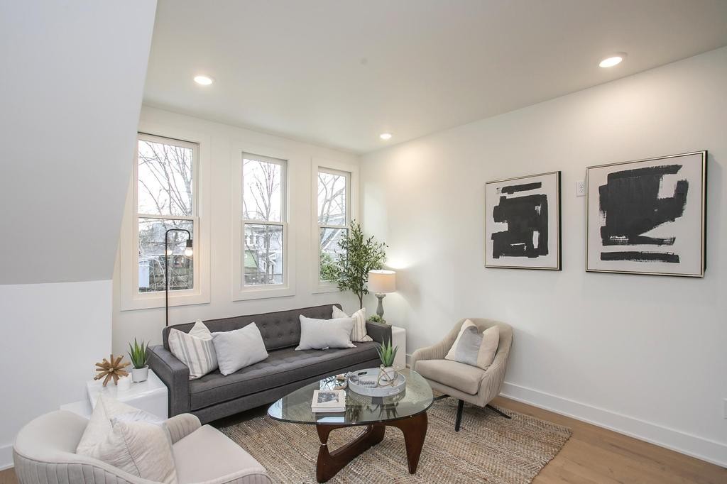 1310 Lillian St