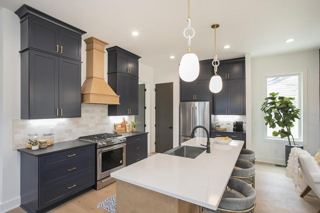1310 Lillian St