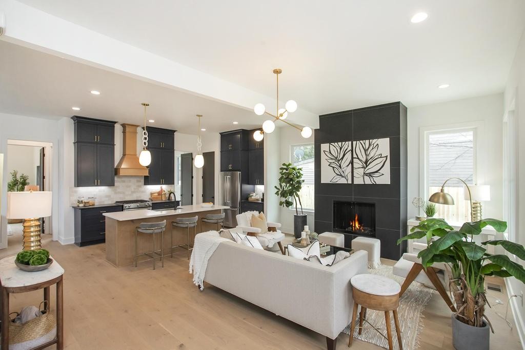 1310 Lillian St