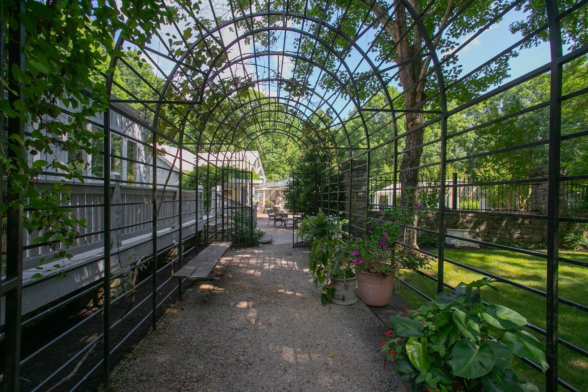 1105 Mount Pleasant Rd