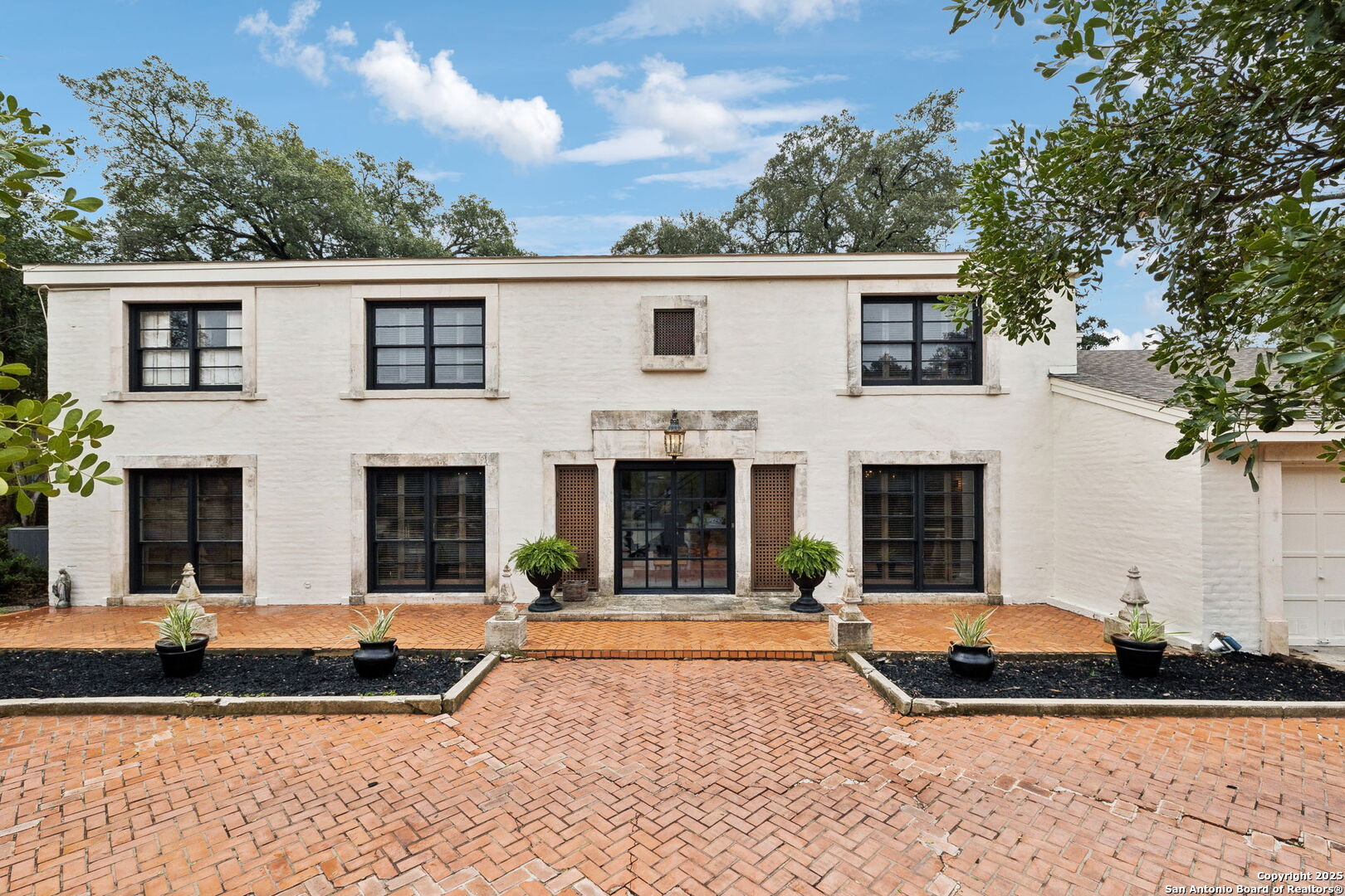 2214 Briarwood Dr