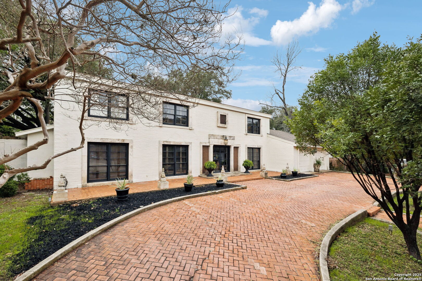 2214 Briarwood Dr