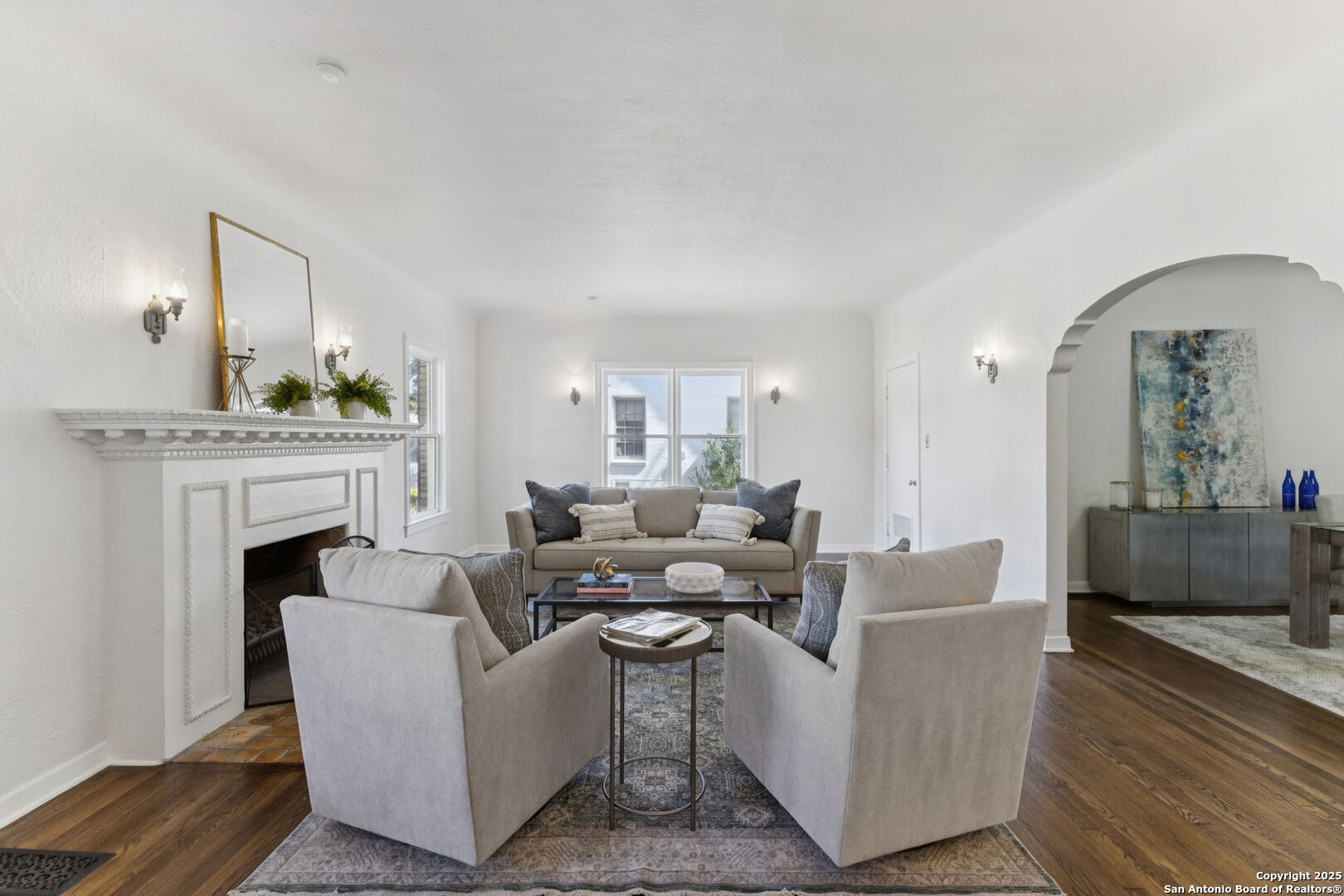 2112 W Gramercy