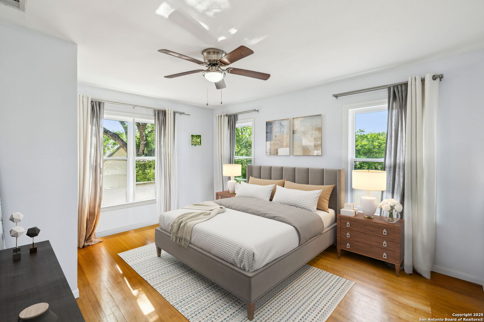 2112 W Gramercy