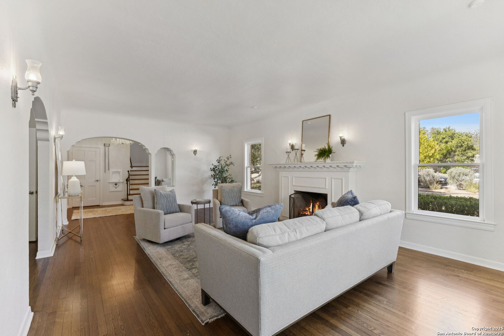 2112 W Gramercy