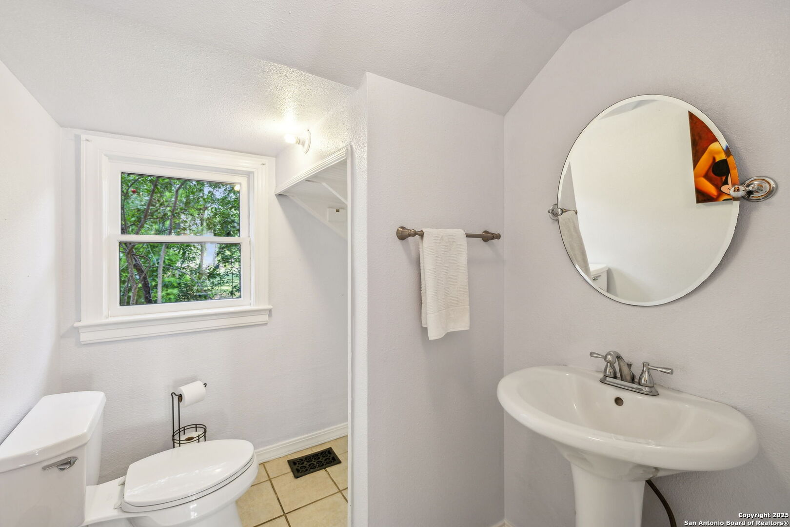 2112 W Gramercy