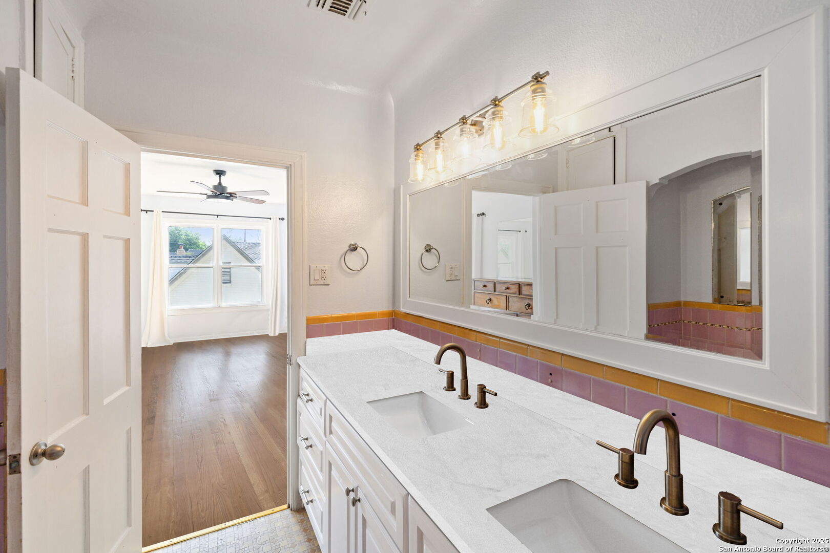 2112 W Gramercy