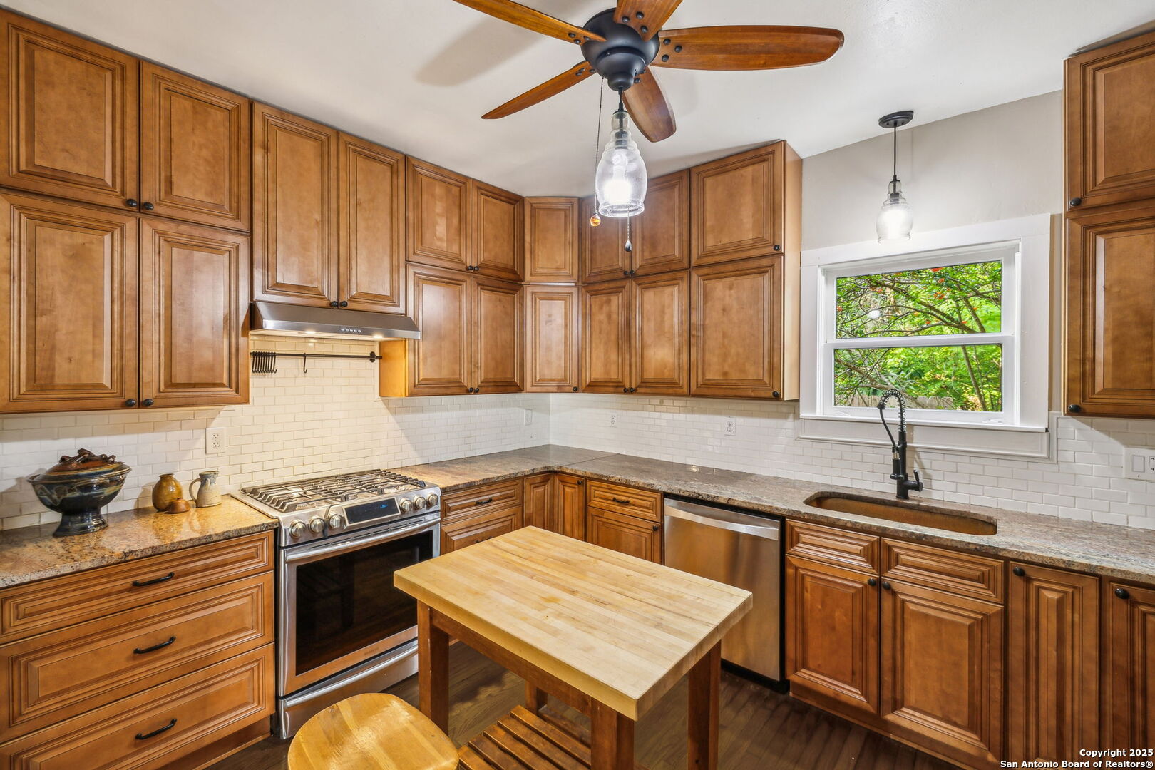 2112 W Gramercy