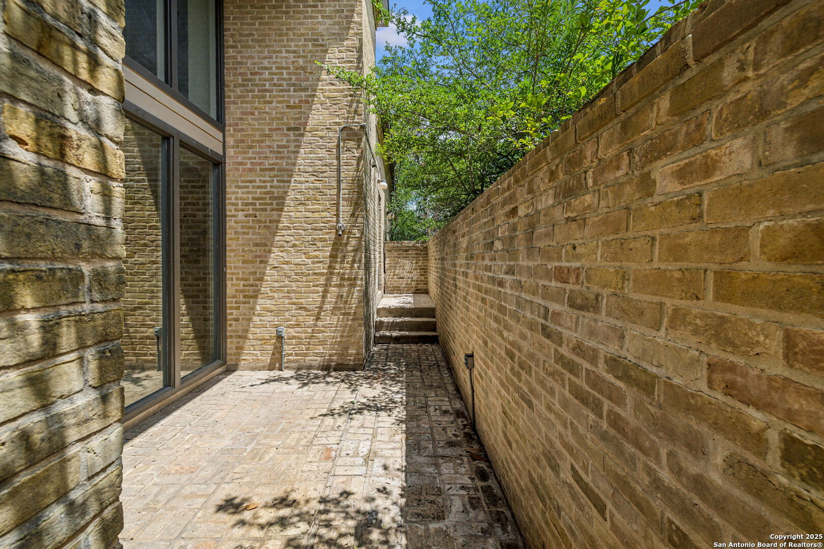 209 CHICHESTER PL 1
