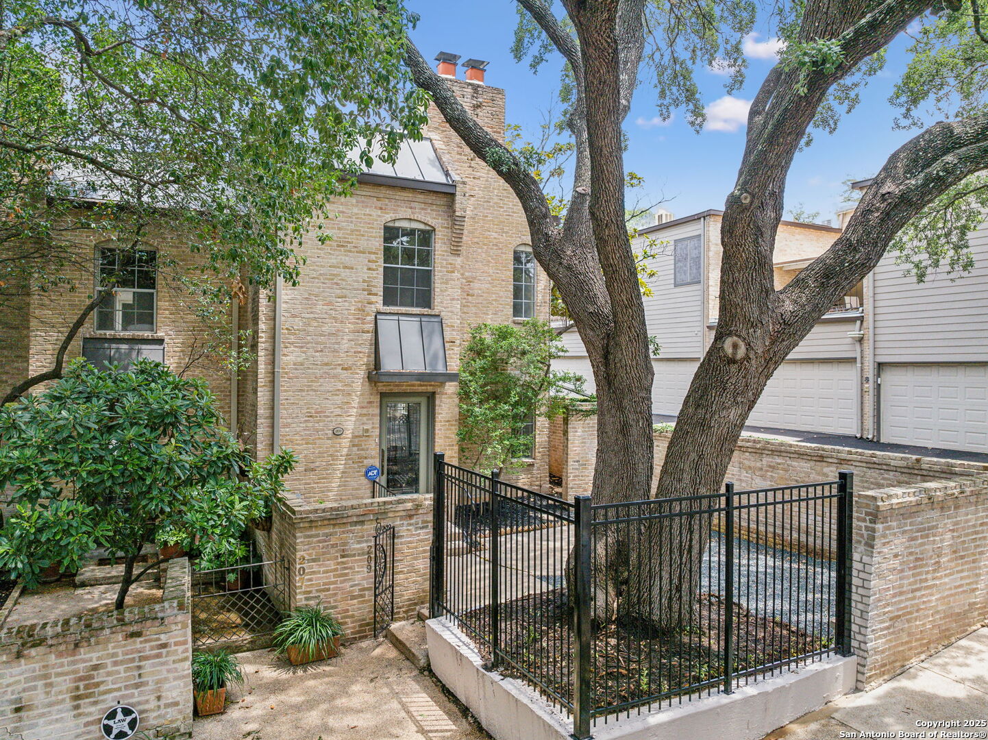 209 CHICHESTER PL 1