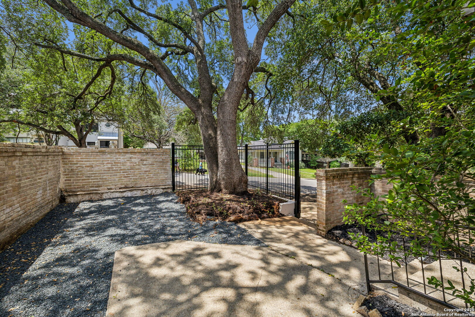 209 CHICHESTER PL 1