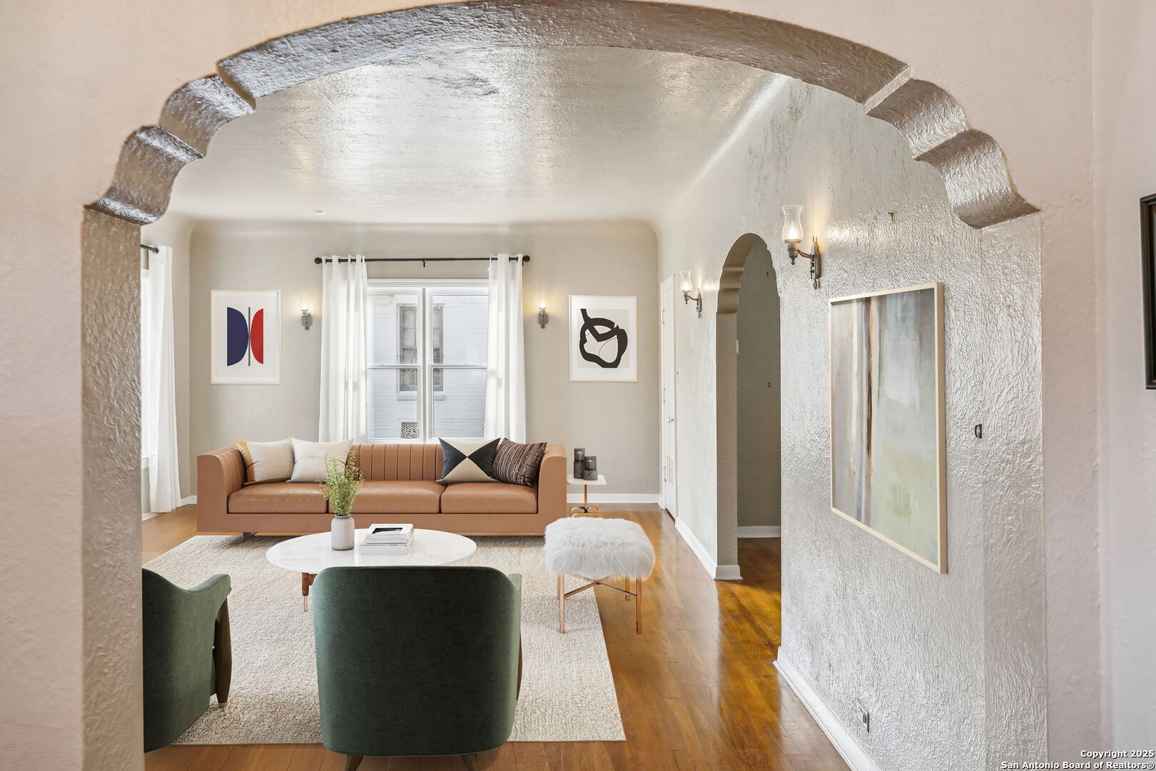 2112 W Gramercy