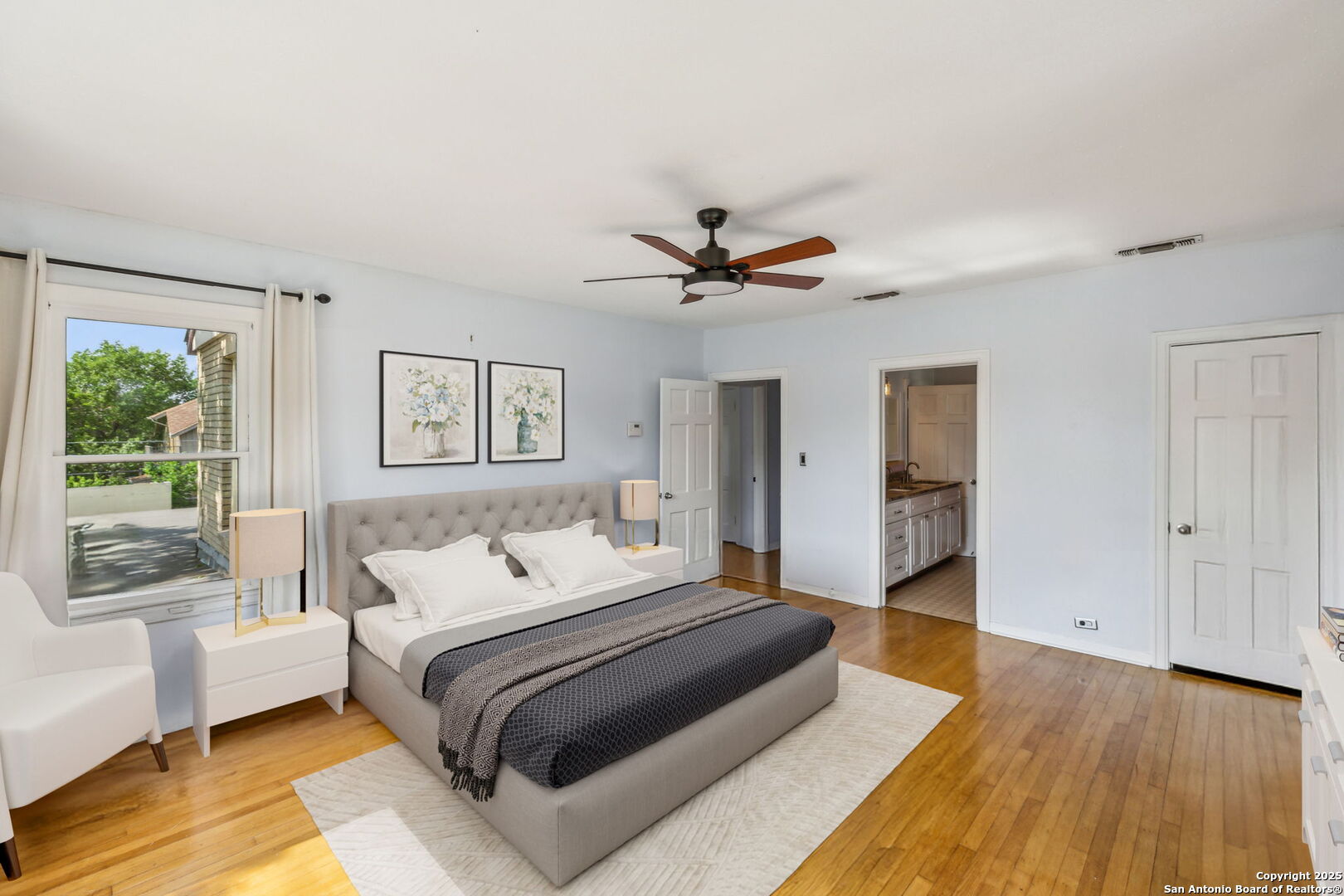 2112 W Gramercy