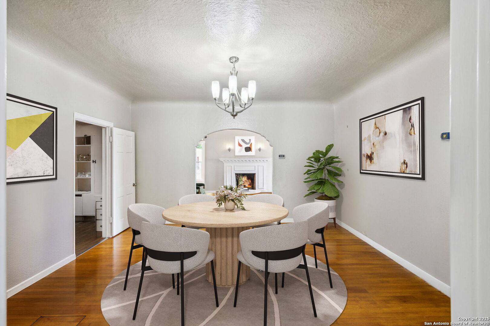 2112 W Gramercy