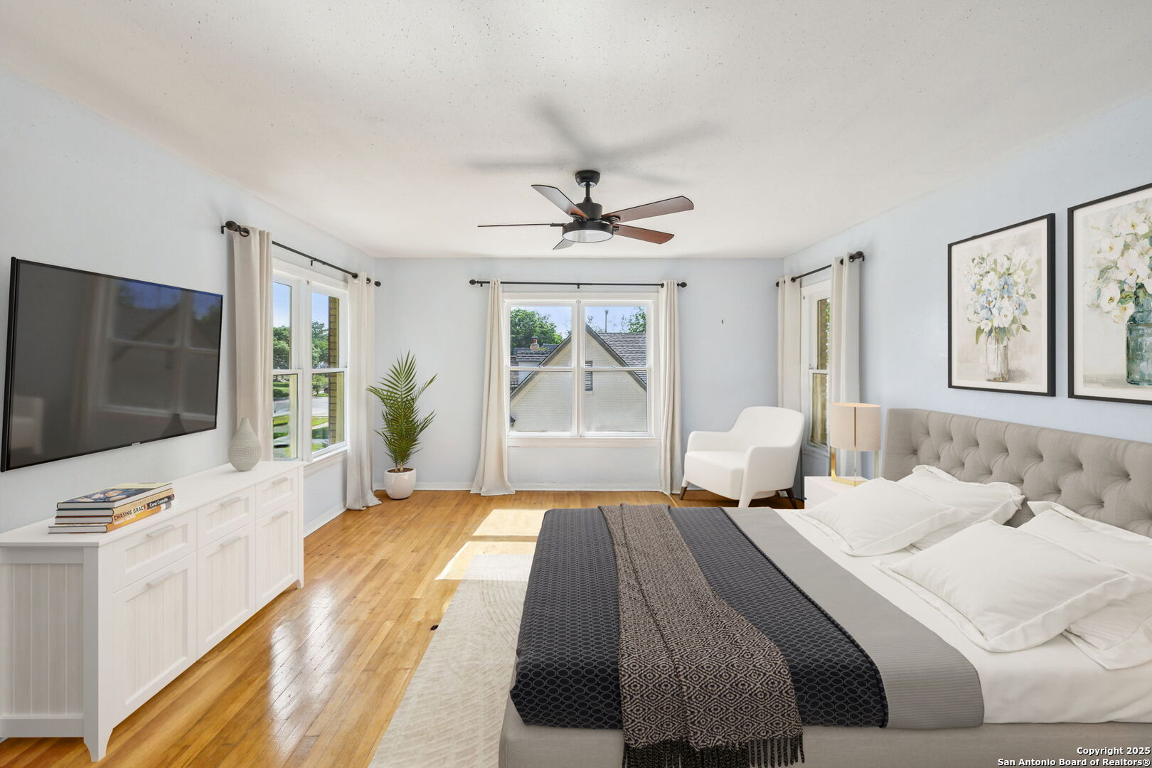 2112 W Gramercy