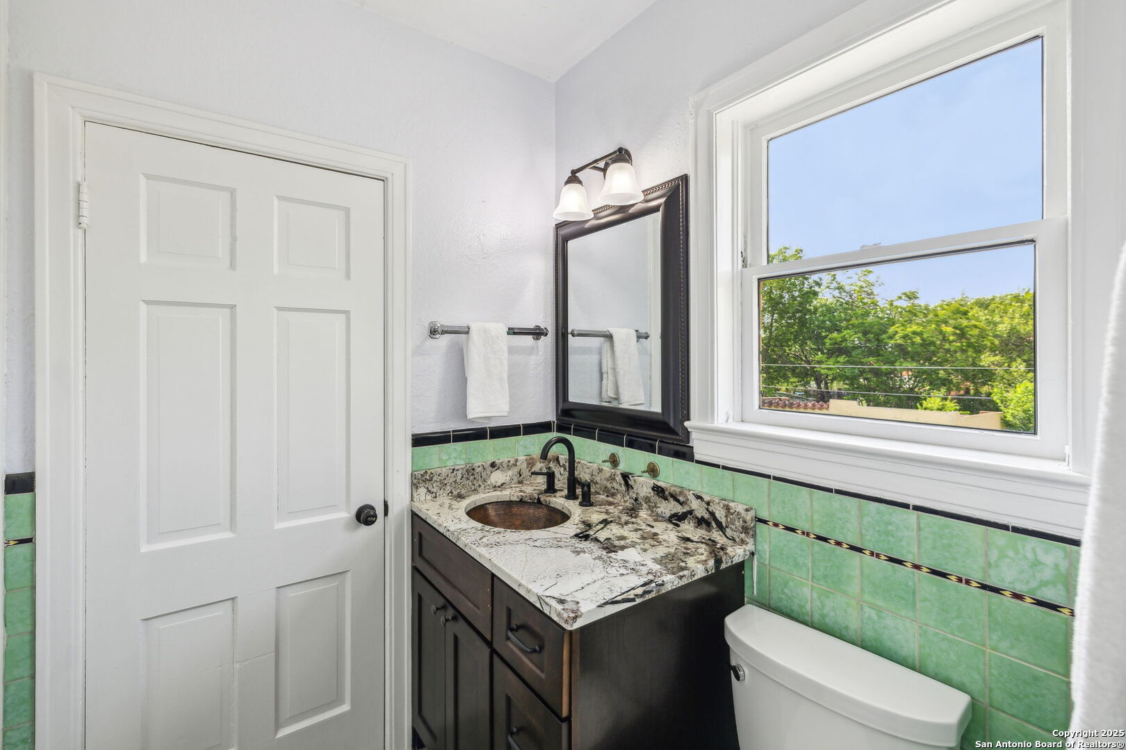 2112 W Gramercy