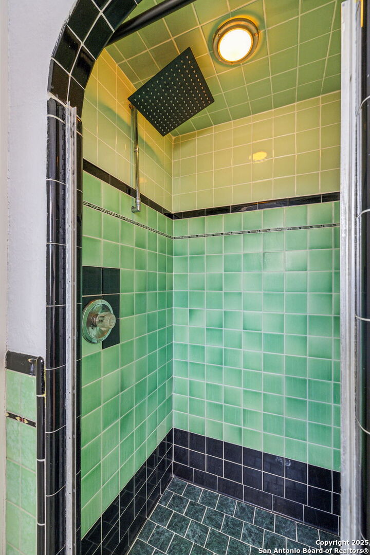 2112 W Gramercy