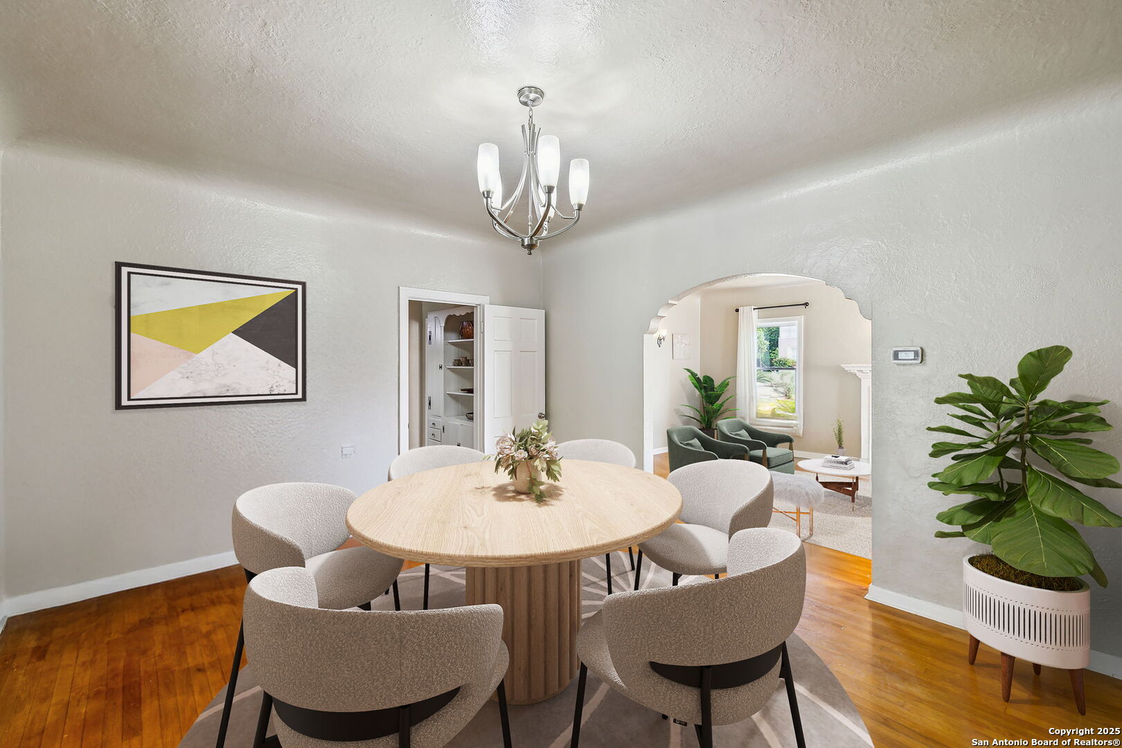 2112 W Gramercy