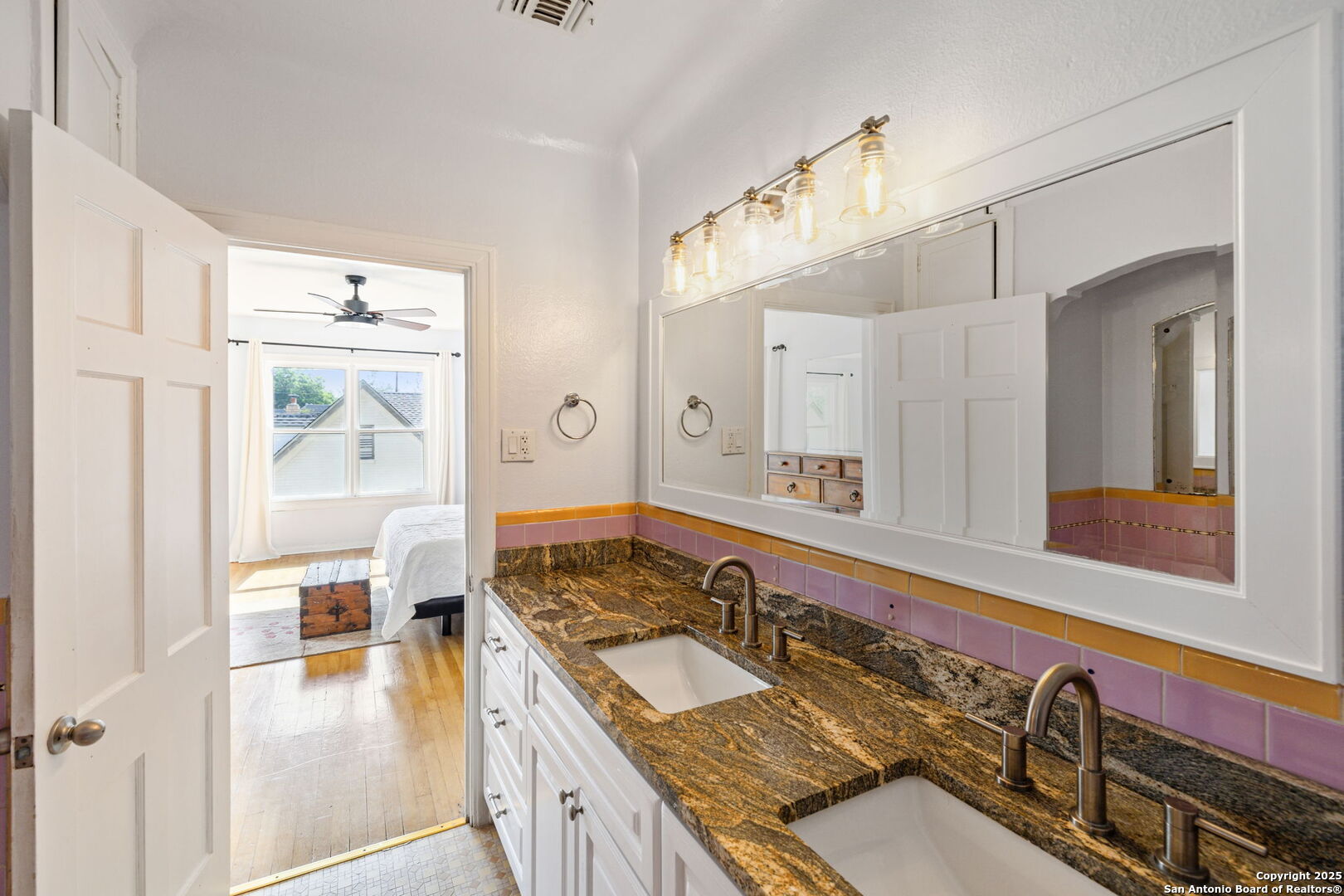 2112 W Gramercy