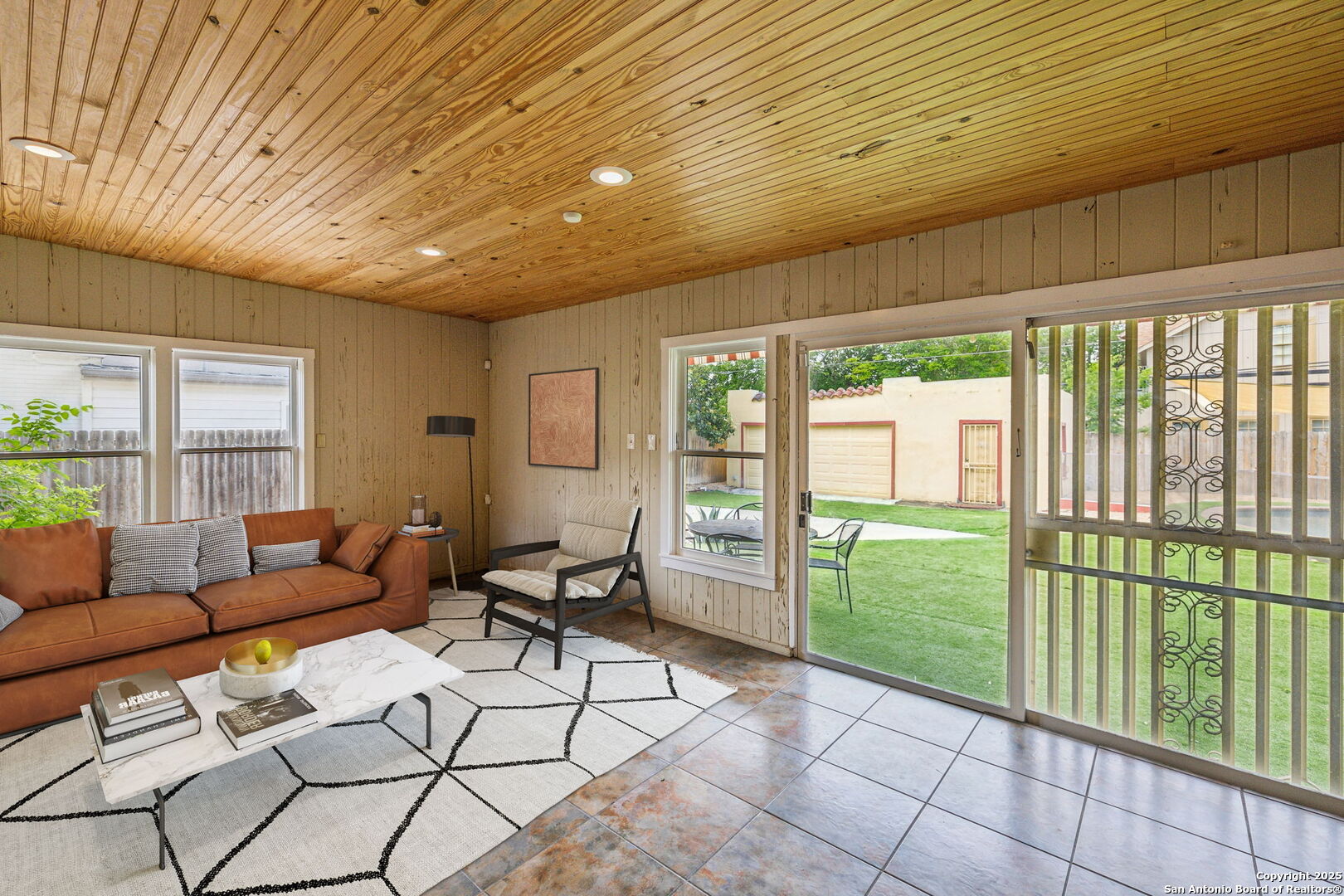 2112 W Gramercy