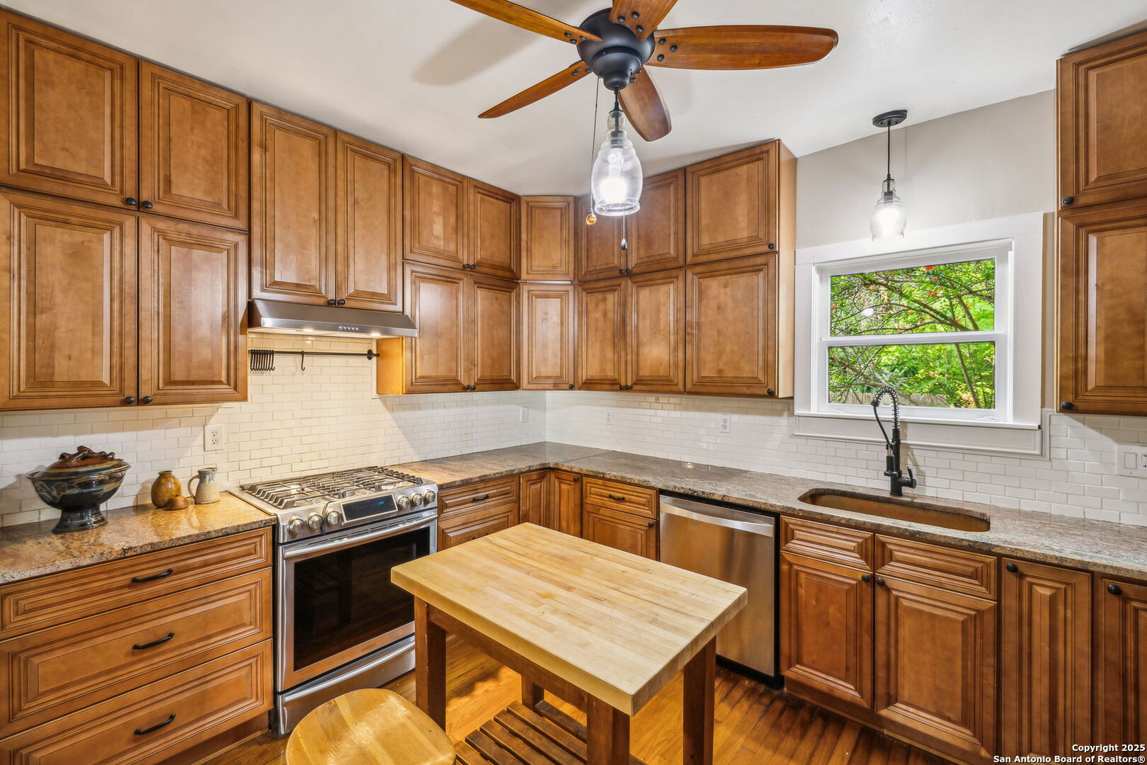 2112 W Gramercy