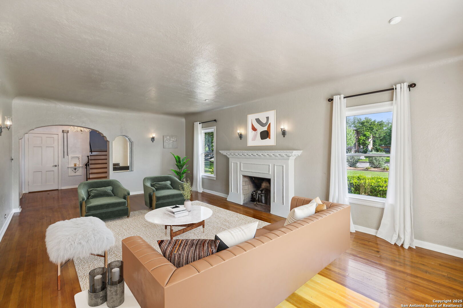 2112 W Gramercy