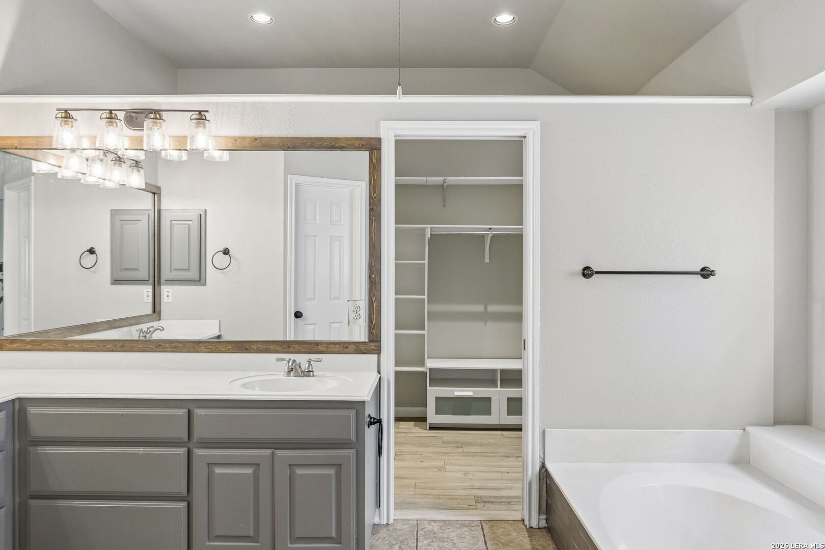 6542 Amber Oak