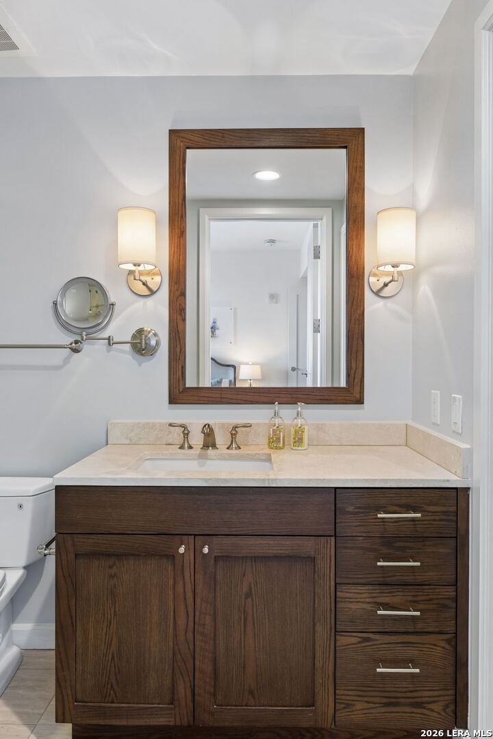 4242 Broadway Unit: APT 1704