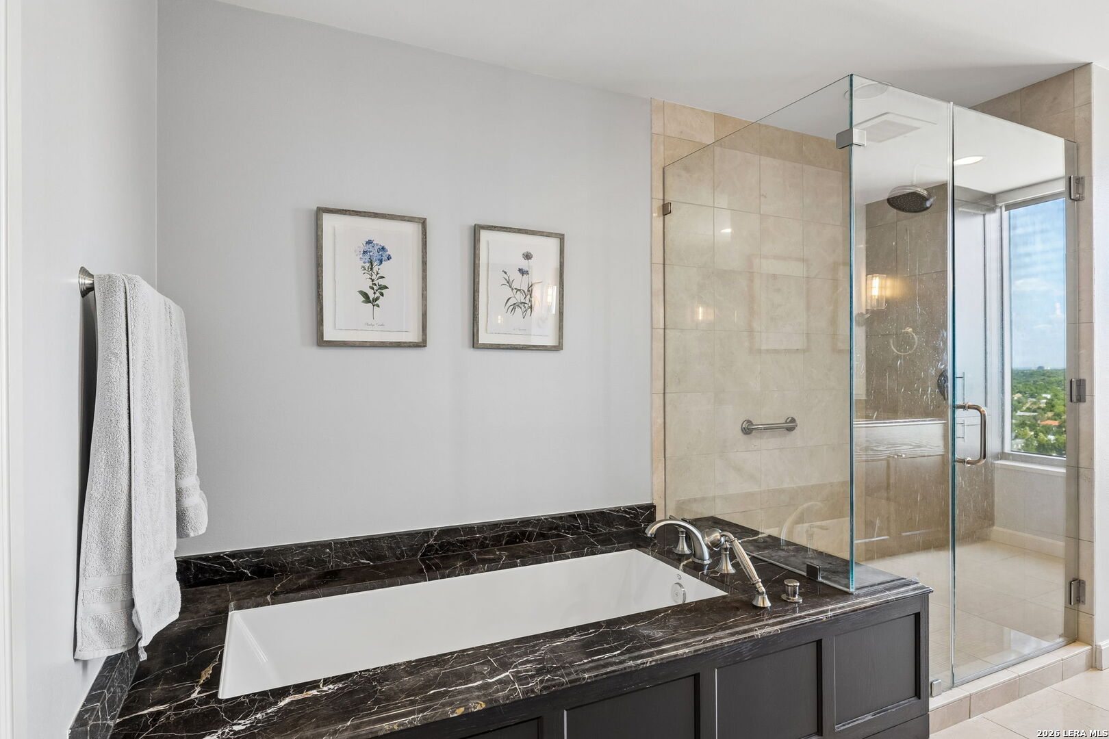 4242 Broadway Unit: APT 1704