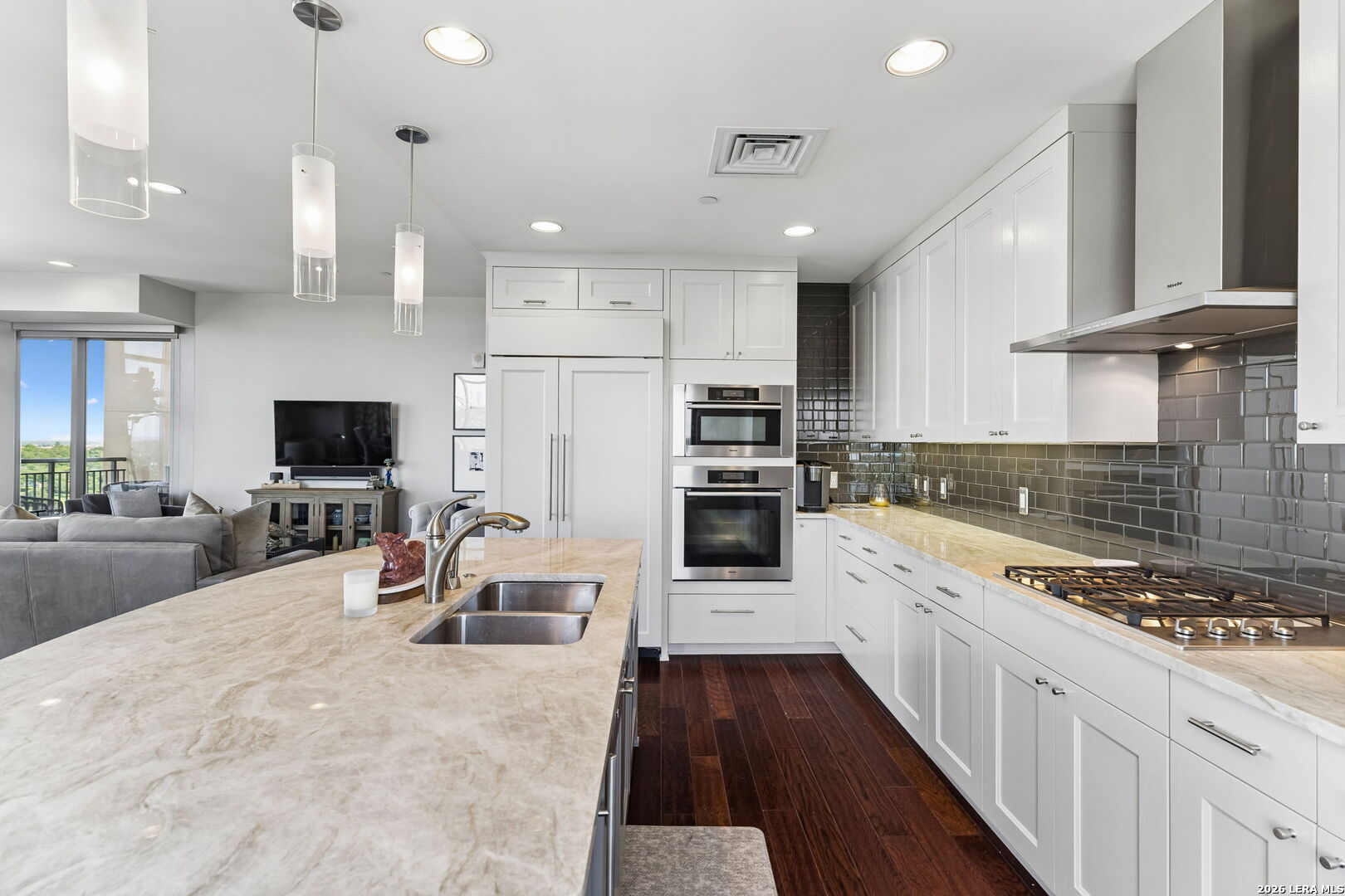4242 Broadway Unit: APT 1704