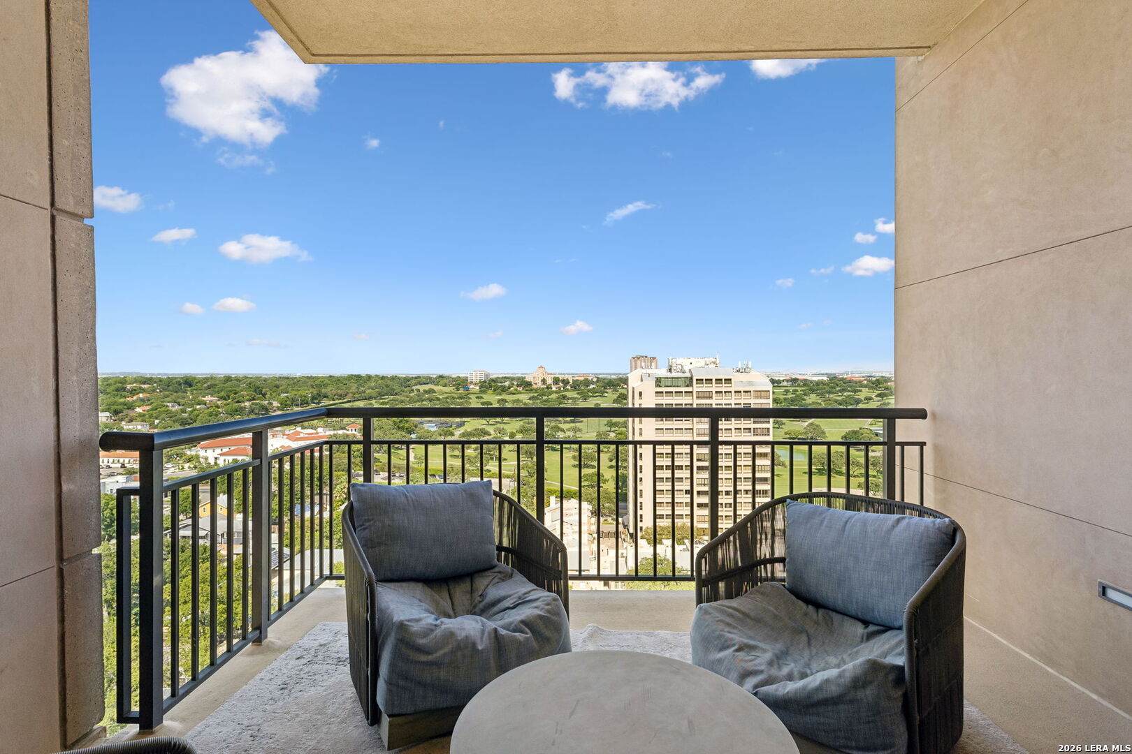 4242 Broadway Unit: APT 1704