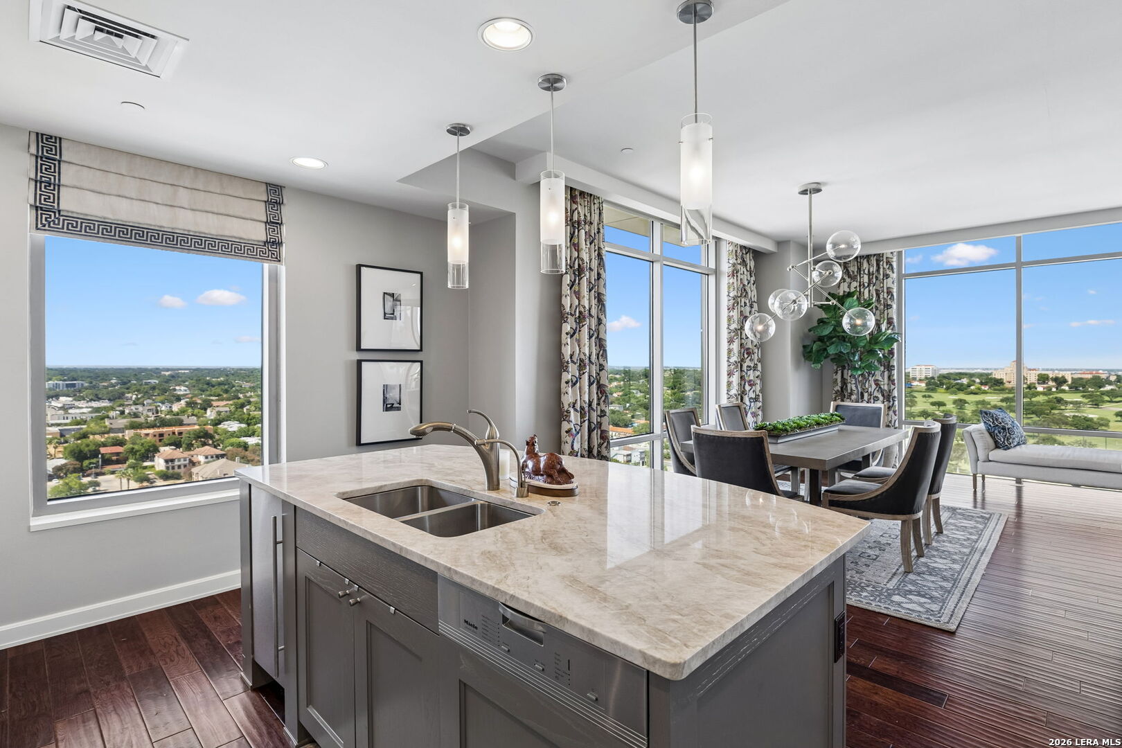 4242 Broadway Unit: APT 1704